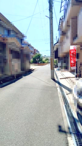 東大阪市新上小阪　中古一戸建の前面道路含む現地写真