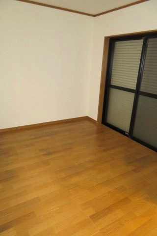 東大阪市新上小阪　中古一戸建の洋室