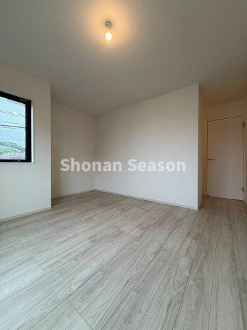 【洋室】 | メイン居室におすすめの10.5帖の洋室には、衣替えの手間も省けるWICをご用意いたしました。