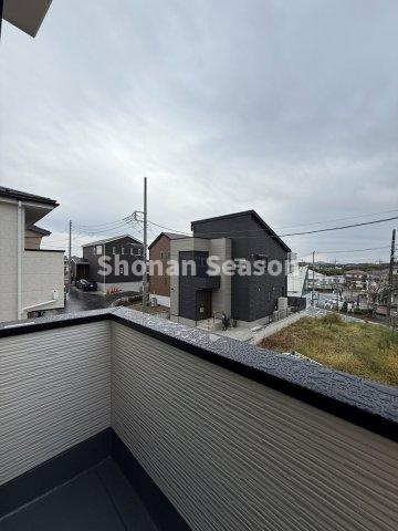 【バルコニー】 | ２部屋にバルコニーが隣接し、布団を干したりスムーズに行えます。