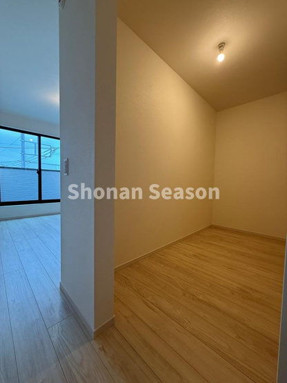 【収納】 | お掃除用具や日用品を片づけるのにピッタリなリビング収納♪