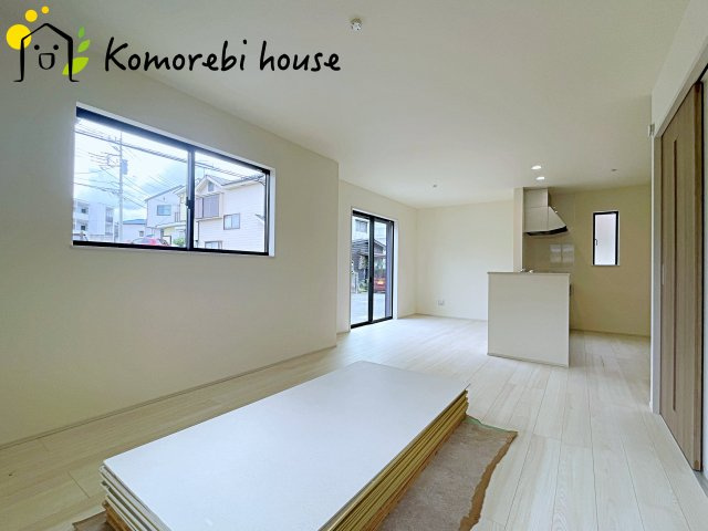 上尾市原市　第5期　新築一戸建て　Aの居間・リビング|9/19　撮影