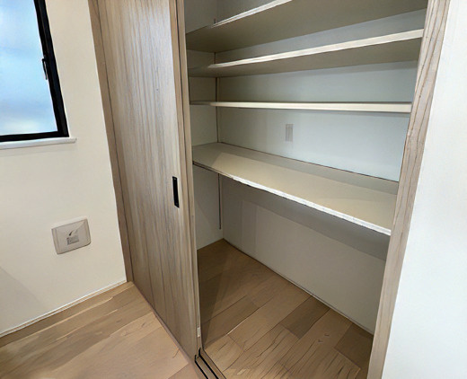 和光市新倉2丁目　始発駅×オール電化　車庫付き戸建の収納|パントリー