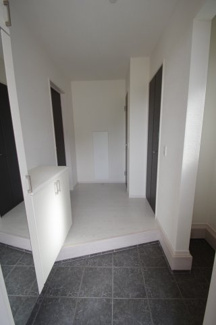 【玄関】 | 【仲介手数料無料！！】稲城市坂浜4丁目　新築戸建て（全3棟）1号棟　5099万円