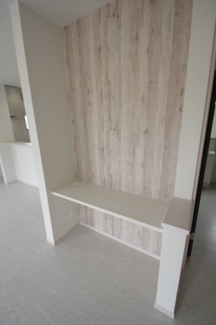 【その他】 | 【仲介手数料無料！！】稲城市坂浜4丁目　新築戸建て（全3棟）1号棟　5099万円 | リビング内のカウンター（スタディコーナー）