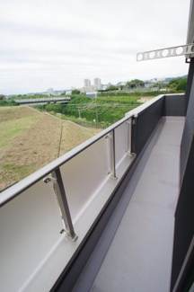 【バルコニー】 | 【仲介手数料無料！！】稲城市坂浜4丁目　新築戸建て（全3棟）1号棟　5099万円 | 南面バルコニー