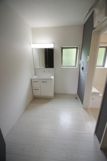 【脱衣所】 | 【仲介手数料無料！！】稲城市坂浜4丁目　新築戸建て（全3棟）1号棟　5099万円 | 洗面所