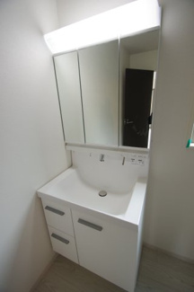 【独立洗面台】 | 【仲介手数料無料！！】稲城市坂浜4丁目　新築戸建て（全3棟）1号棟　5099万円