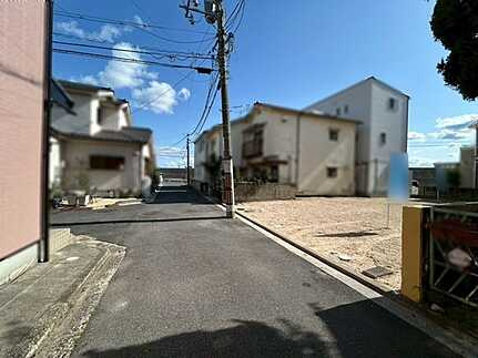 佐伯区美の里２丁目の前面道路含む現地写真