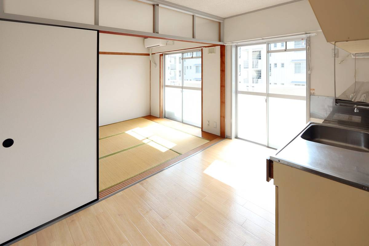 ビレッジハウス大牟田【キャッシュバック対象物件】の居間・リビング|おしゃれな居間です