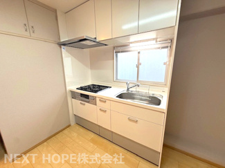 【キッチン】 | メゾンローズ塚口 | システムキッチンです♪令和２年6月に新調されております！！収納力もあり、使い勝手も良いです！！