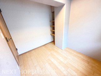 【洋室】 | メゾンローズ塚口 | 玄関横の洋室4.2帖です♪ぜひ現地でご覧ください！！お気軽にネクストホープ不動産販売までお問い合わせを！！