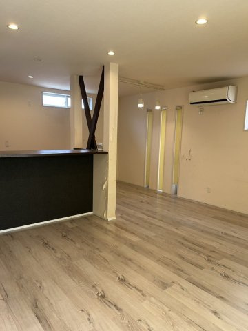 賀露町西4LDK中古住宅の居間・リビング