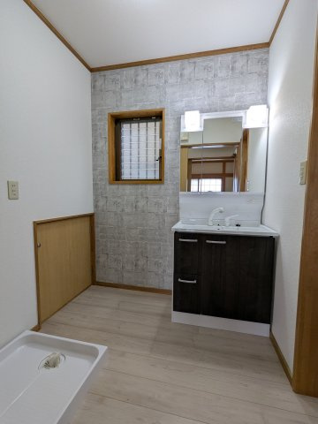 岩出市中黒・中古戸建・116008の洗面所