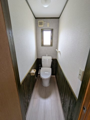 岩出市中黒・中古戸建・116008のトイレ