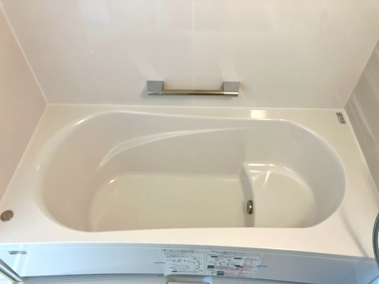 ファミリータウン津森②の浴室|半身浴タイプのお風呂で節水にもなります。