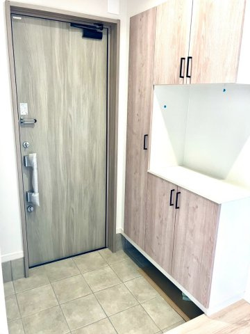 ファミリータウン津森②の玄関|天井までのシューズインクローゼットは大容量です。