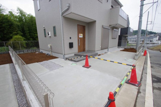 【駐車場】 | 【仲介手数料無料！！】稲城市坂浜4丁目　新築戸建て（全3棟）2号棟　4599万円