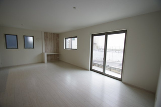 【居間・リビング】 | 【仲介手数料無料！！】稲城市坂浜4丁目　新築戸建て（全3棟）2号棟　4599万円 | LDK20.7帖