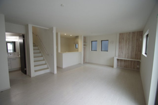 【居間・リビング】 | 【仲介手数料無料！！】稲城市坂浜4丁目　新築戸建て（全3棟）2号棟　4599万円