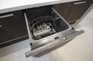 【キッチン】 | 【仲介手数料無料！！】稲城市坂浜4丁目　新築戸建て（全3棟）2号棟　4599万円 | ビルトイン食洗機