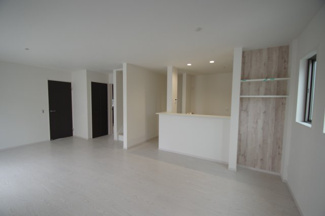 【居間・リビング】 | 【仲介手数料無料！！】稲城市坂浜4丁目　新築戸建て（全3棟）2号棟　4599万円