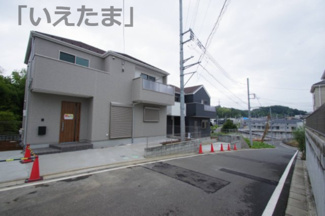 【前面道路含む現地写真】 | 【仲介手数料無料！！】稲城市坂浜4丁目　新築戸建て（全3棟）2号棟　4599万円