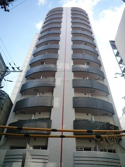 セレニテ梅田ESTの外観