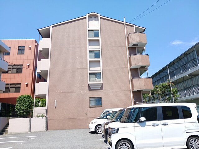 エミネンス深井の駐車場