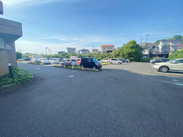 メイツ巽ヶ丘の駐車場