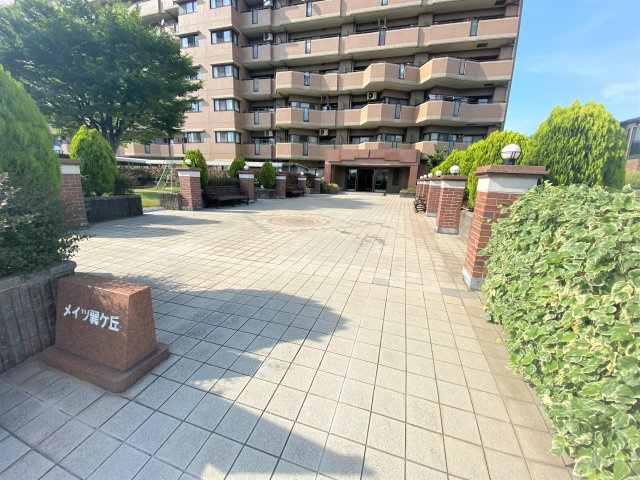 メイツ巽ヶ丘のエントランス