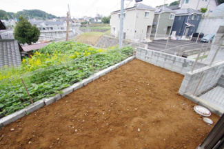 【庭】 | 【仲介手数料無料！！】稲城市坂浜4丁目　新築戸建て（全3棟）3号棟　4999万円 | 3号棟には庭があります。