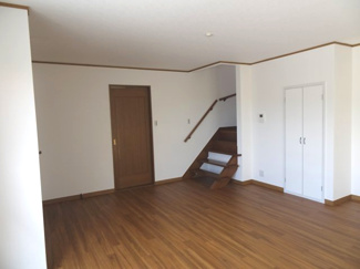 【居間・リビング】 | 宝塚市中筋山手2丁目11の14　中古一戸建て