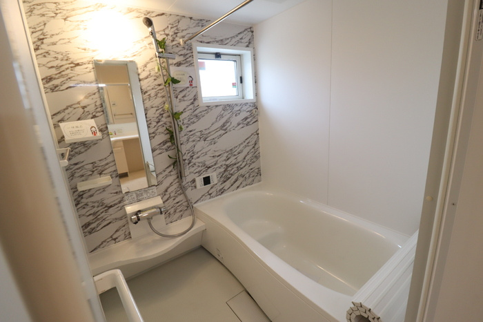 パインエーカーⅠの浴室|1坪タイプユニットバス（小窓付、浴室ＴＶ付）