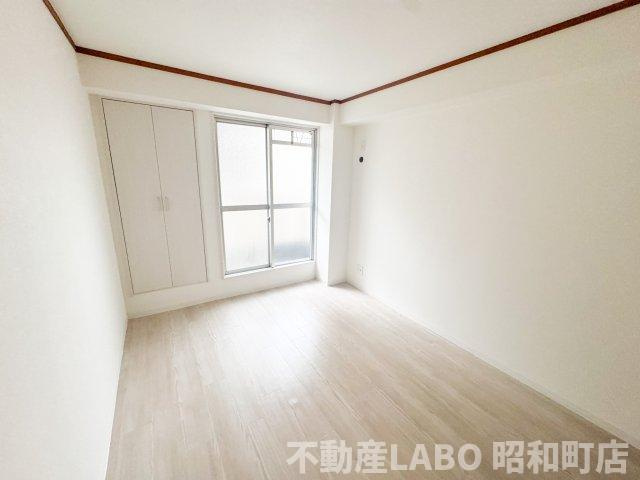 ジョイフルミサキの洋室