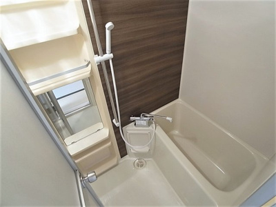 【浴室】 | パルメゾン北町 | 鏡付きのお風呂、シングルレバー交換済み