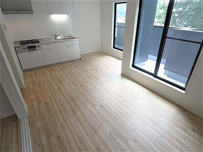 【居間・リビング】 | ＶＩＬＬＡ神戸北町 | 広々リビング11帖スペース有ります