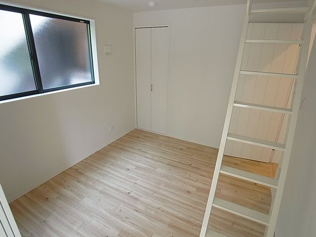 ＶＩＬＬＡ神戸北町の内装|4.5帖の洋室、ロフト付でお洒落な室内