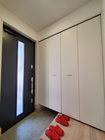 八潮市　二丁目　新築戸建　全1棟の玄関|施工例です