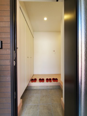 八潮市　二丁目　新築戸建　全1棟の玄関|施工例です