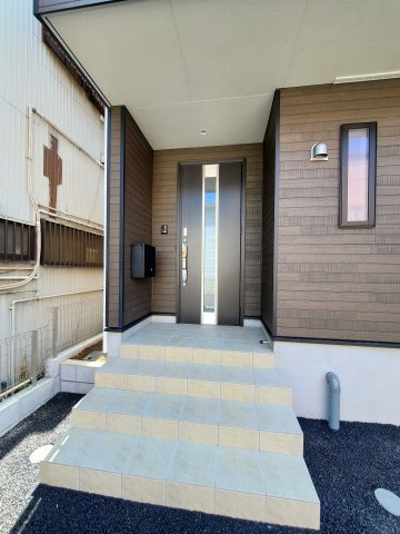 八潮市　二丁目　新築戸建　全1棟の玄関|施工例です