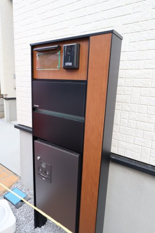 《仲介手数料無料》岩槻区府内１丁目6(全1戸)新築一戸建てブルーミングガーデンのセキュリティ|撮影日 2025年10月27日 16:00 晴れ