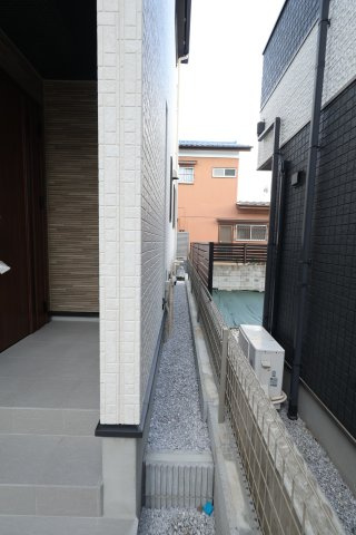 《仲介手数料無料》岩槻区府内１丁目6(全1戸)新築一戸建てブルーミングガーデンの外観|撮影日 2025年10月27日 16:00 晴れ