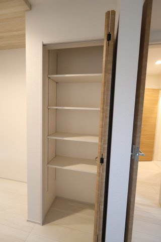 《仲介手数料無料》岩槻区府内１丁目6(全1戸)新築一戸建てブルーミングガーデンの収納|撮影日 2025年10月27日 16:00 晴れ