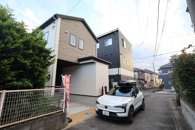 《仲介手数料無料》岩槻区府内１丁目6(全1戸)新築一戸建てブルーミングガーデンの外観|撮影日 2025年10月27日 16:00 晴れ