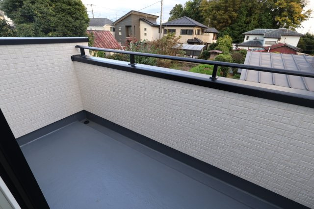 《仲介手数料無料》岩槻区府内１丁目6(全1戸)新築一戸建てブルーミングガーデンのバルコニー|撮影日 2025年10月27日 16:00 晴れ