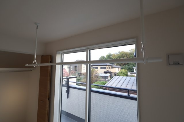 《仲介手数料無料》岩槻区府内１丁目6(全1戸)新築一戸建てブルーミングガーデンのランドリースペース|撮影日 2025年10月27日 16:00 晴れ