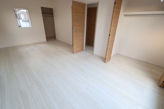 《仲介手数料無料》岩槻区府内１丁目6(全1戸)新築一戸建てブルーミングガーデンの洋室|撮影日 2025年10月27日 16:00 晴れ