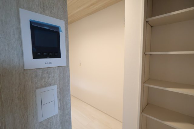 《仲介手数料無料》岩槻区府内１丁目6(全1戸)新築一戸建てブルーミングガーデンのセキュリティ|撮影日 2025年10月27日 16:00 晴れ