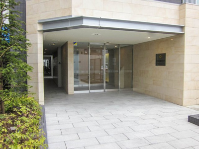 【エントランス】 | プレミスト堺筋本町ラディーナ | エントランスにはオートロックと宅配ボックスが有ります♪